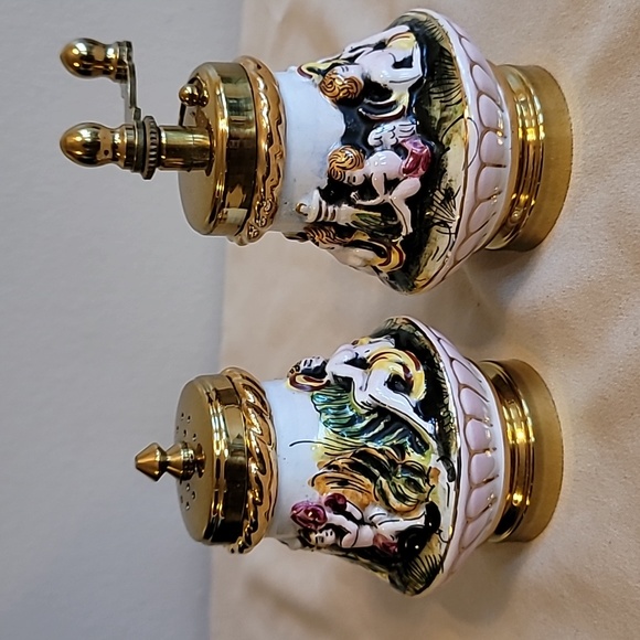 Capodimonte Vintage Porcelain And Brass Salt Shaker And Pepper Grinder NIB NEW - Picture 3 of 10